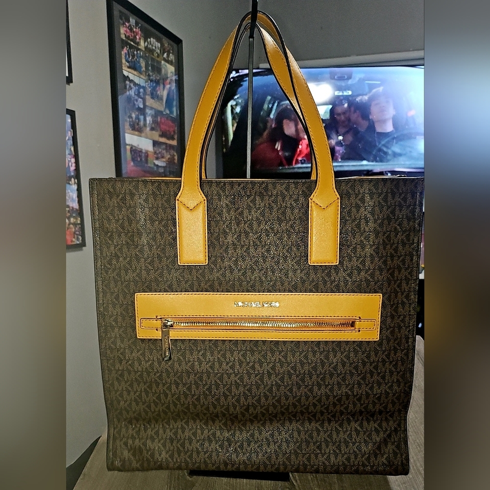 Authentic NWOT Michael Kors Brown/Marigold Canvas Large Kenly Tote Bag NO STRAP
